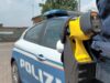 Aggredisce gli agenti a calci e pugni: bloccato con il taser
