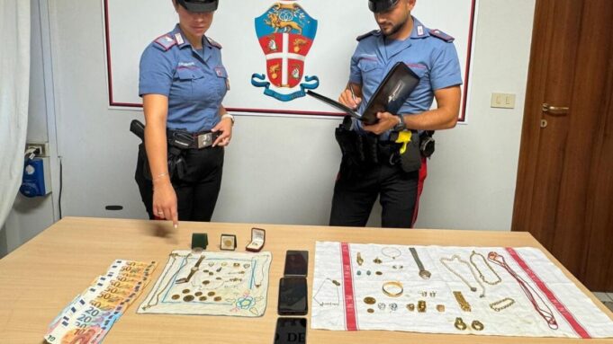 Anziana truffata da finti carabinieri, recuperati oro e denaro