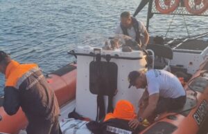 Barca alla deriva al centro del Garda: salvati i due giovani dispersi