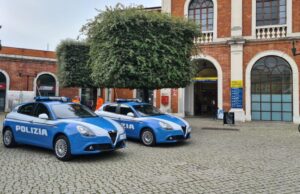 Calci e capelli tirati alla responsabile dopo il furto, arrestate due donne