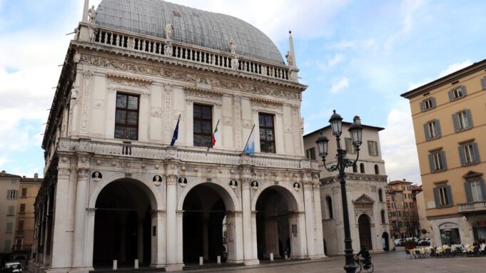 Impianti fotovoltaici sugli edifici comunali il piano della Loggia