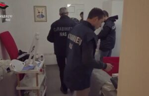 Neonato circonciso in cucina rimane ferito, denunciato il medico