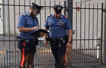 Marcheno, accoltella due colleghi dopo una lite in officina: arrestato