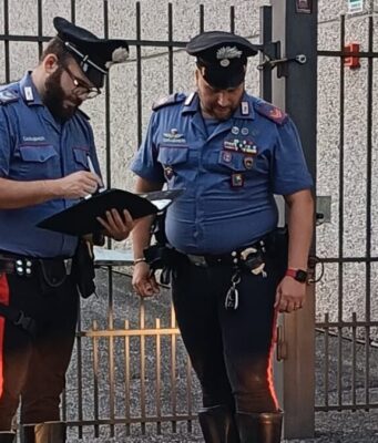 Marcheno, accoltella due colleghi dopo una lite in officina: arrestato