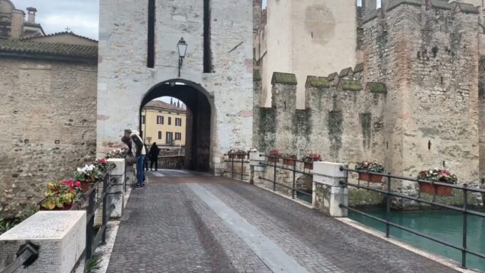 Saldi estivi, boom nei centri storici Sirmione vola, Brescia arretra