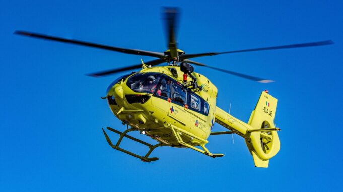 Ustionato dalla fiamma di una bombola 72enne elitrasportato