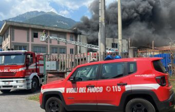 Incendio a Pian Camuno, madre e figlio salvati dai Vigli del Fuoco